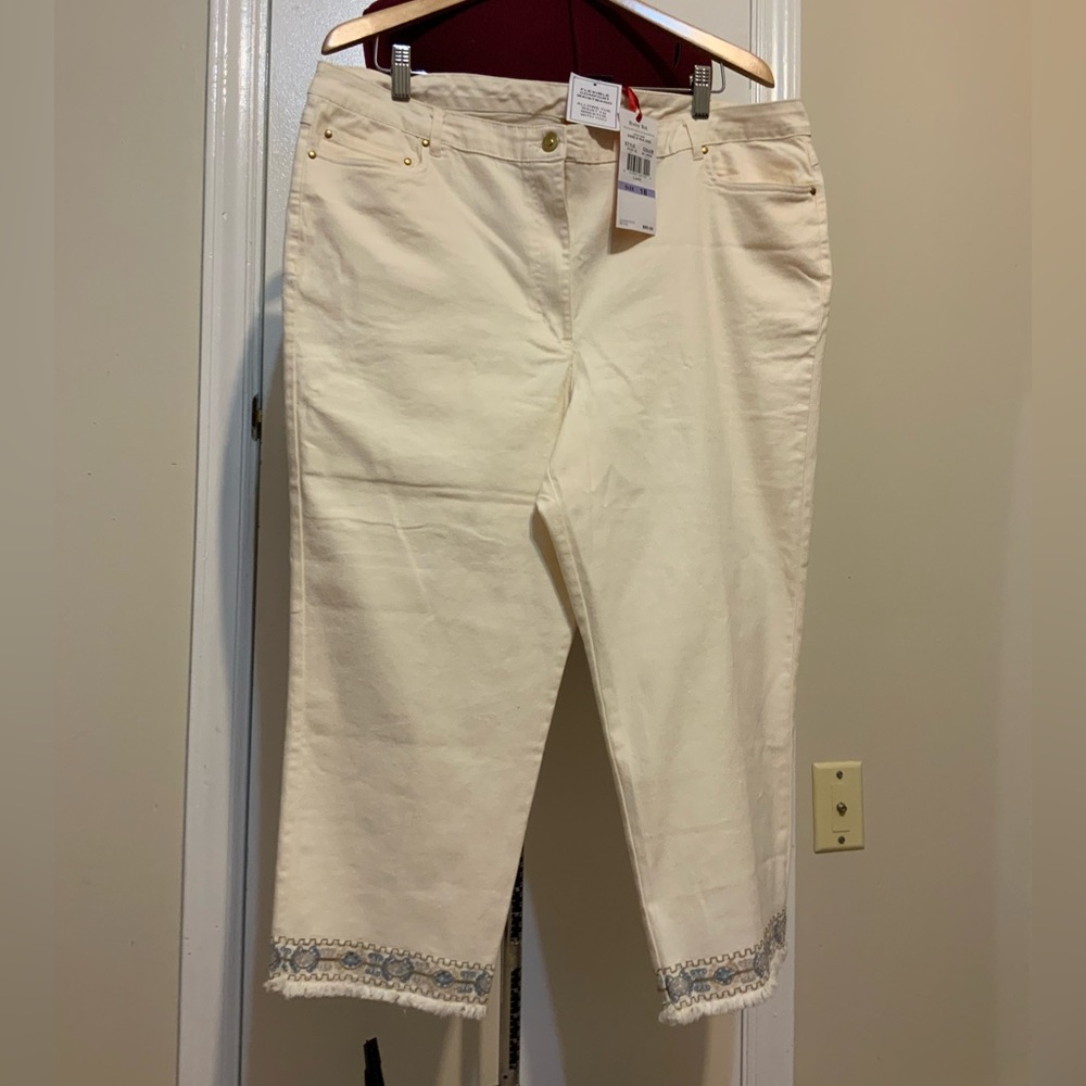 Ruby Rd. Cropped Denim Ivory Jeans Embroidered hem comfort waistband